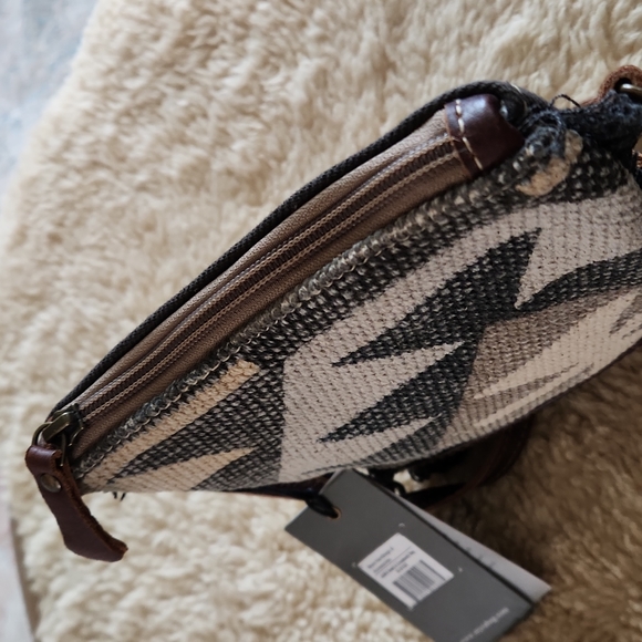 NWT Myra Aura Small Crossbody Eco-friendly Up-cycled Bag - Picture 5 of 10